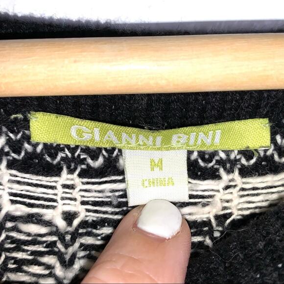 Gianni Bini Black and white poncho style sweater with fringe size medium M - Picture 2 of 5